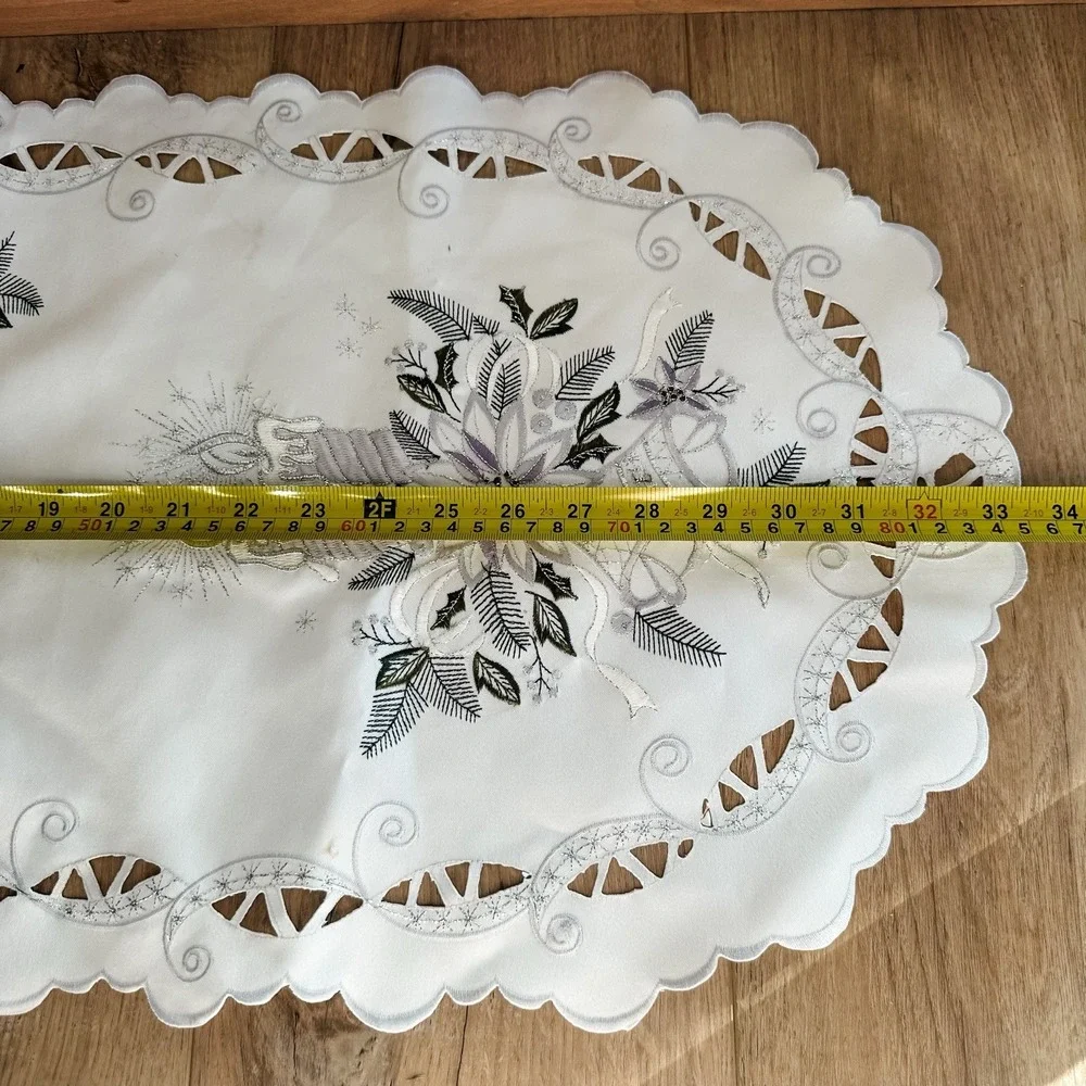 VTG Oval Table Piece Runner Cutwork‎ Embroidery Christmas Poinsettia 34x15 White
